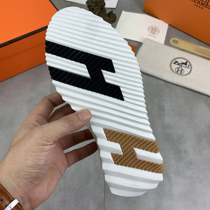 Sneakers Bouncing