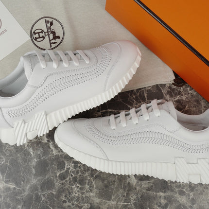 Sneakers Bouncing