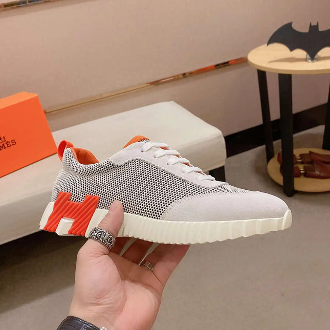 Sneakers Bouncing
