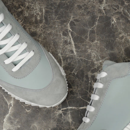 Sneakers Bouncing