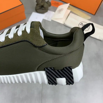 Sneakers Bouncing