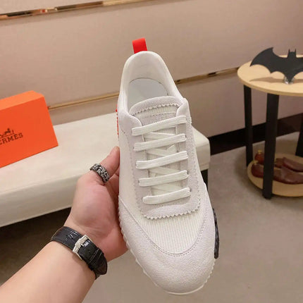 Sneakers Bouncing