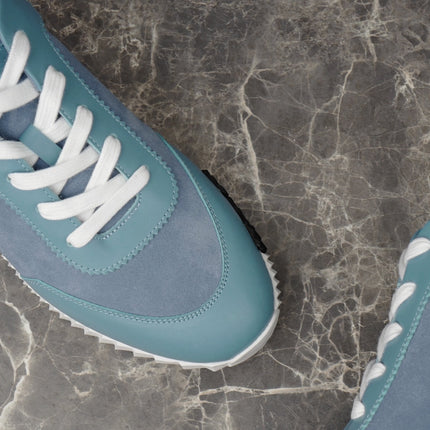 Sneakers Bouncing