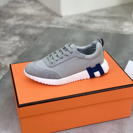 Sneakers Bouncing