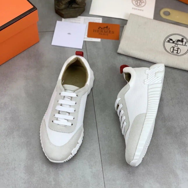 Sneakers Bouncing