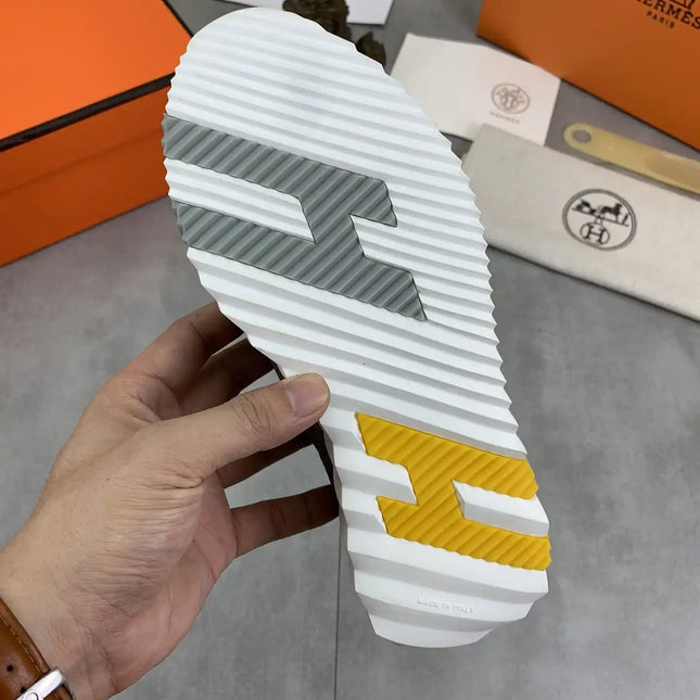 Sneakers Bouncing