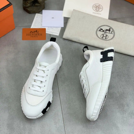 Sneakers Bouncing