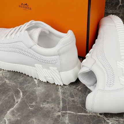 Sneakers Bouncing