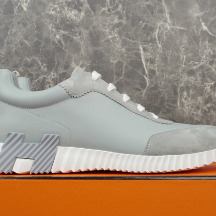 Sneakers Bouncing