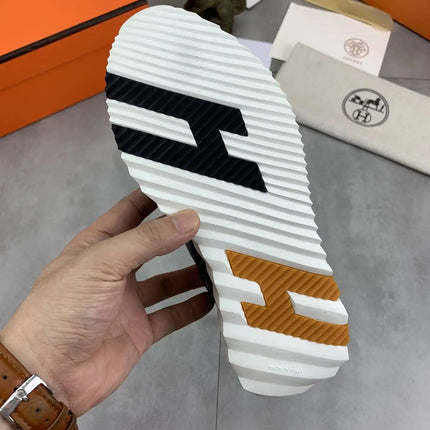 Sneakers Bouncing
