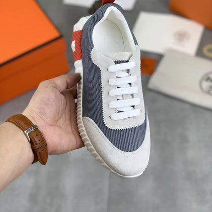 Sneakers Bouncing