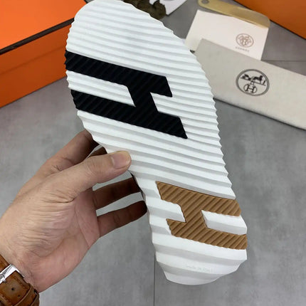 Sneakers Bouncing