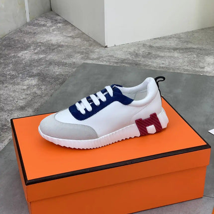 Sneakers Bouncing