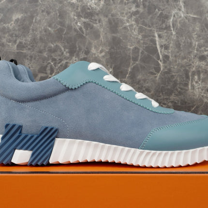 Sneakers Bouncing