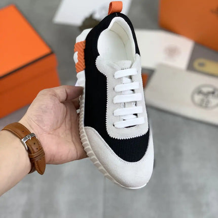 Sneakers Bouncing