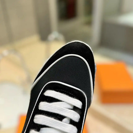 Sneakers Bouncing