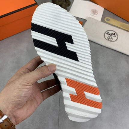 Sneakers Bouncing