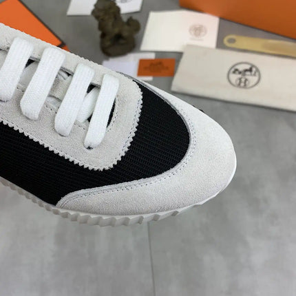 Sneakers Bouncing