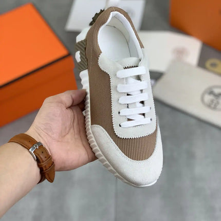 Sneakers Bouncing