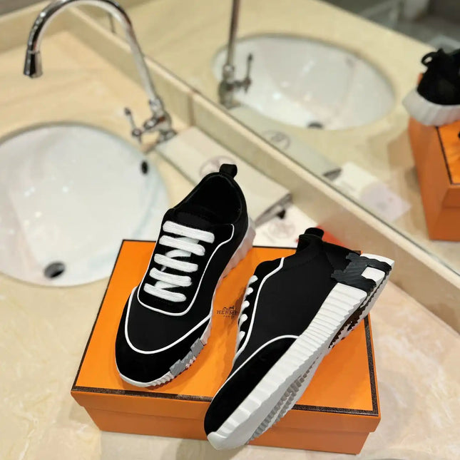 Sneakers Bouncing