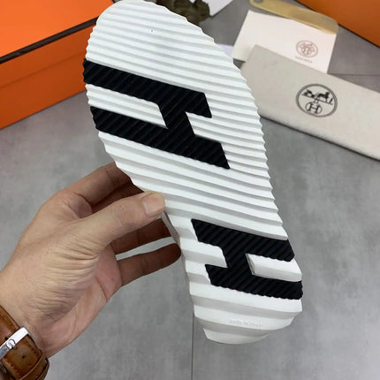 Sneakers Bouncing