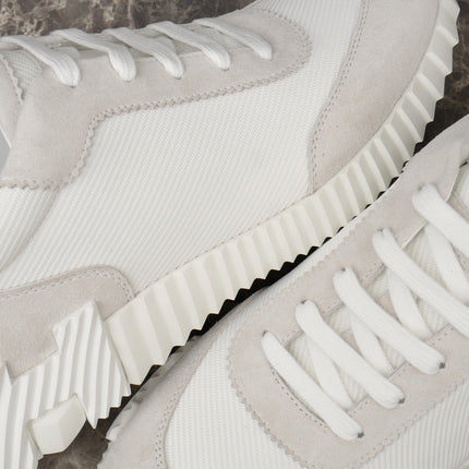 Sneakers Bouncing