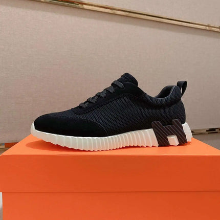 Sneakers Bouncing