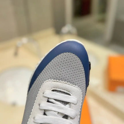 Sneakers Bouncing