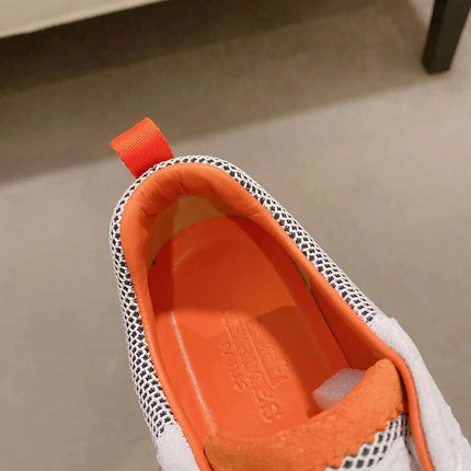 Sneakers Bouncing