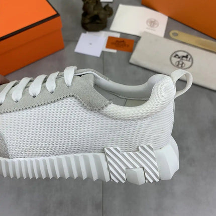 Sneakers Bouncing