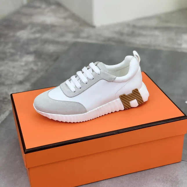 Sneakers Bouncing