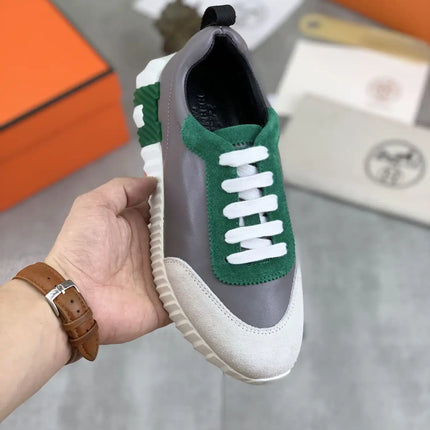 Sneakers Bouncing
