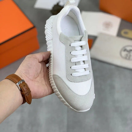 Sneakers Bouncing