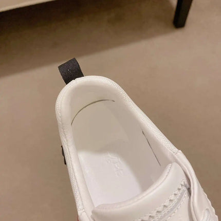 Sneakers Bouncing