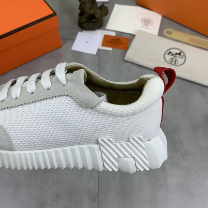 Sneakers Bouncing
