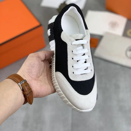 Sneakers Bouncing