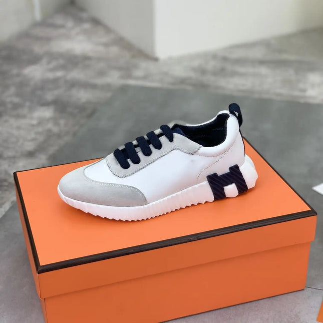Sneakers Bouncing