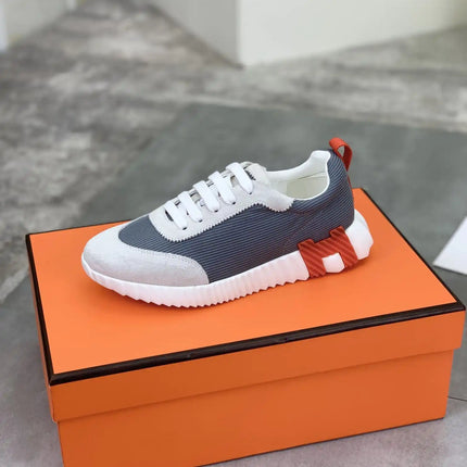 Sneakers Bouncing