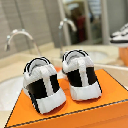 Sneakers Bouncing