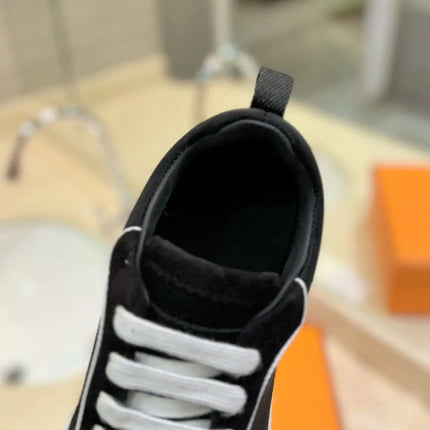 Sneakers Bouncing