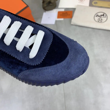 Sneakers Bouncing
