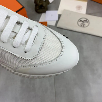 Sneakers Bouncing