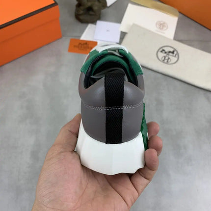 Sneakers Bouncing