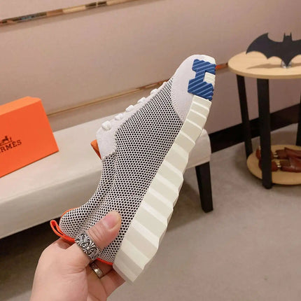 Sneakers Bouncing