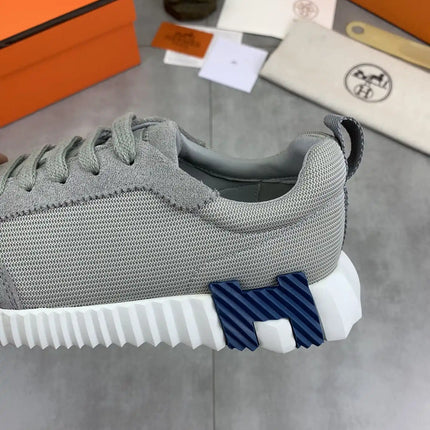 Sneakers Bouncing