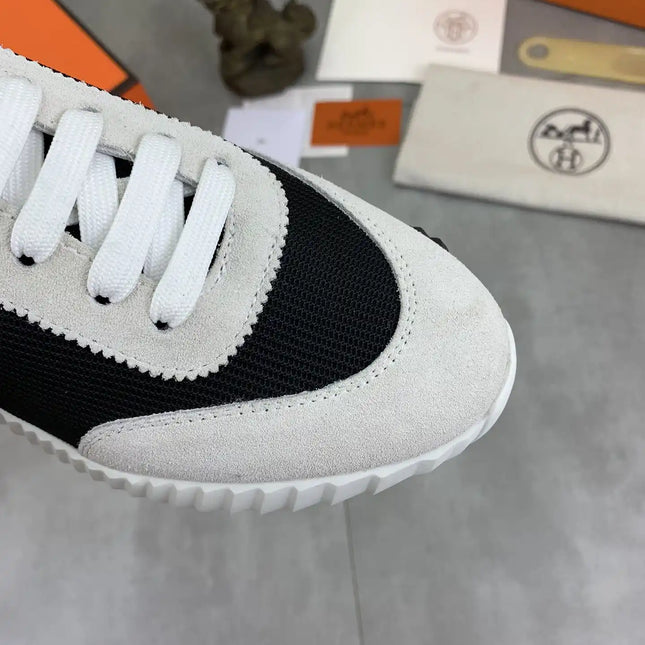 Sneakers Bouncing