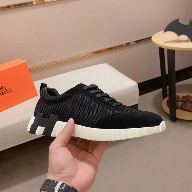 Sneakers Bouncing