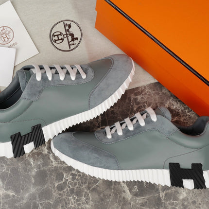 Sneakers Bouncing