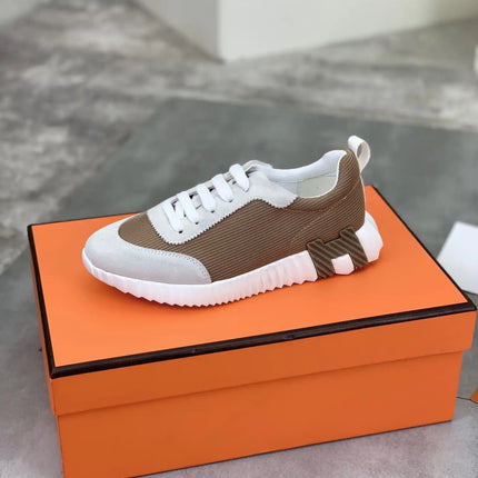 Sneakers Bouncing