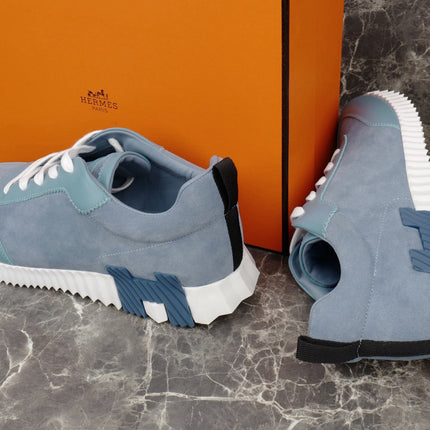 Sneakers Bouncing